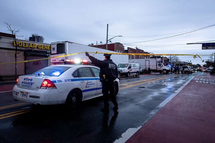 У Нью-Йорку знайшли  десятки тіл у вантажівках
