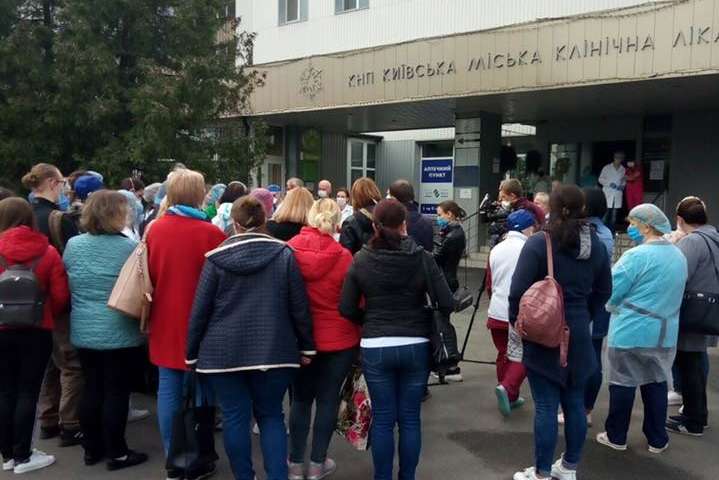 Кличко запевняє, що у Києві медики отримують доплати в десятки тисяч гривень
