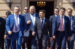 «Слуги народу» відмовилася від держфінансування своєї партії і хочуть передати ці кошти медикам