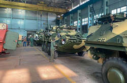 ВСУ получили пять новых бронетранспортеров БТР-4Е