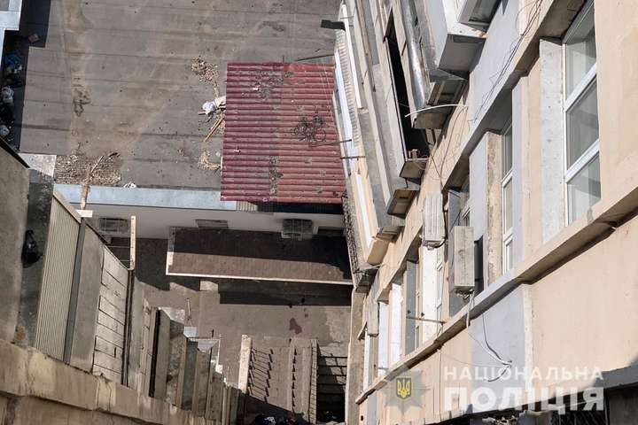 Депутат, який очолював земельну комісію, випав з балкону 13 поверху в Одесі