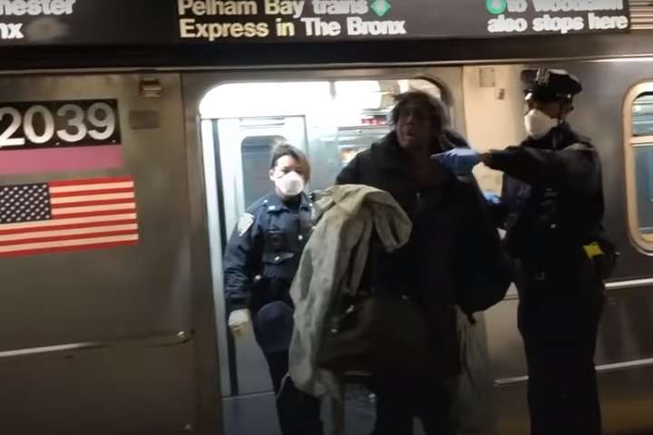 «Кадри, як з фільму-катастрофи»: як виглядає метро в охопленому Covid-19 Нью-Йорку