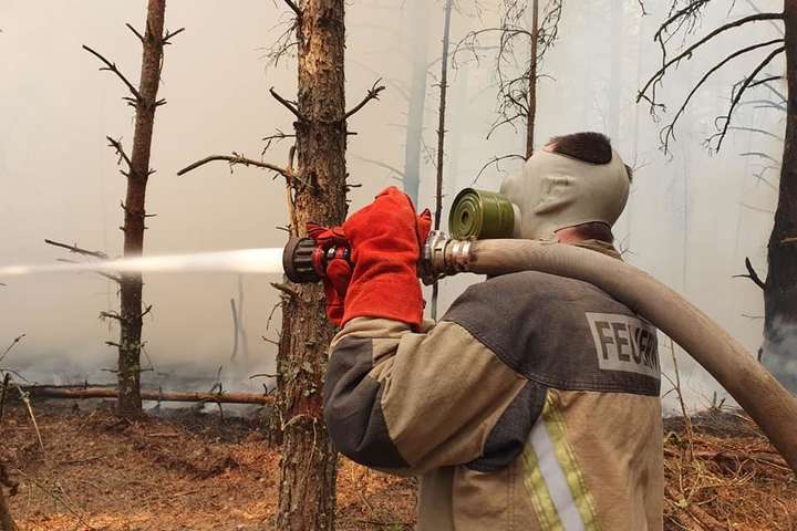 Рятувальники досі гасять осередки тління під Чорнобилем та на Житомирщині