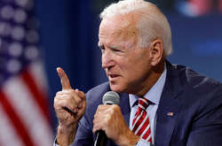  Колишня помічниця Джо Байдена звинуватила його в насильницьких діях сексуального характеру і подала заяву в поліцію 