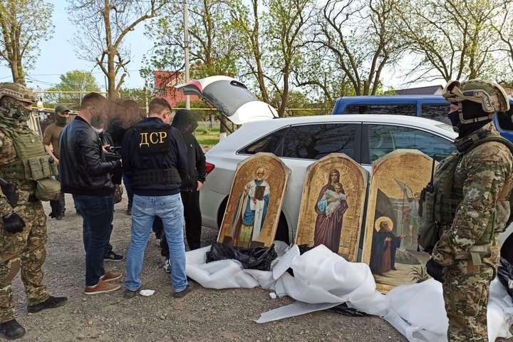 Затримано банду, що займалася крадіжкою ікон із церков у різних областях України