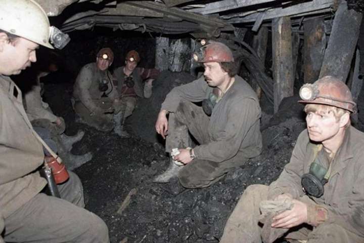 На окупованій Луганщині шахтарі оголосили страйк: не підіймаються з-під землі четверту добу