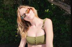 Певица Вера Брежнева родила Соню от Виталия Войченко. Однако девушка носит фамилию своего отчима Михаила Кипермана, в браке с которым у Веры появилась дочь Сара