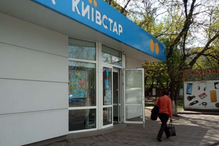 В Киеве карантин уже кончился? Заработали киоски с непродовольственными товарами и кафе (фото)