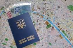 Відсьогодні консульські установи Польщі поновлюють видачу віз українцям