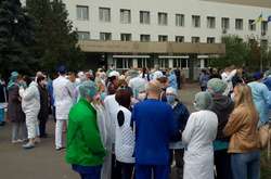 30 квітня медперсонал Київської міської клінічної лікарні №8 вийшов на протест