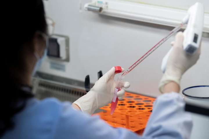 Євросоюз збирає гроші на розробку вакцини від коронавірусу на міжнародному «марафоні»