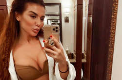  Певица Анна Седокова показала, как она провелат майские выходные 
  