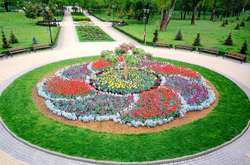 Під час карантину зеленбудівці доглядали за парками і скверами міста