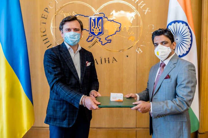 Індія передала Україні 30 тисяч пігулок для боротьби з коронавірусом 