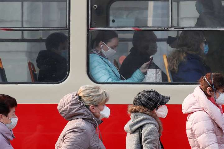 У Дніпрі відновлять роботу громадського транспорту зі спецквитками та масками
