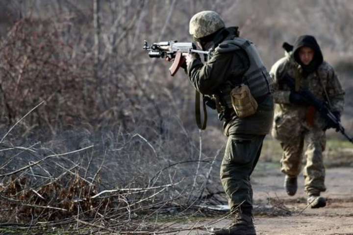 Окупанти поранили на Донбасі двох українських військових