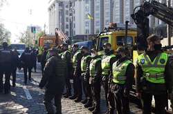 В урядовому кварталі протести: поліція стягнула сили у центр Києва