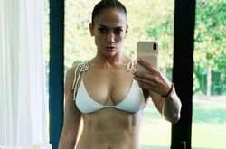 50-летняя певица и актриса Дженнифер Лопес