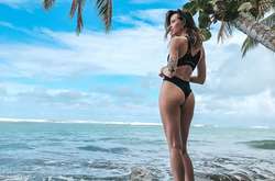  Певица Надя Дорофеева соблазняет стройностью форм на дерзких фото 
  