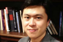  Бін Лю був доцентом кафедри обчислювальних систем і біології медичного факультету Університету Піттсбурга 