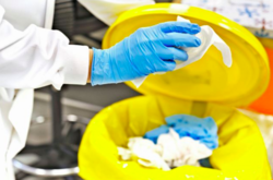 Захисні медичні маски і рукавички треба складати в окремий пакет