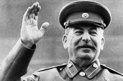 Лише 26 березня 1946 року США та Велика Британія домоглися підпису Сталіна, за яким радянські війська остаточно залишили Іран