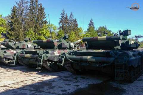 Львівський бронетанковий завод передав Міноборони 4 танки Т-64 і 2 танки Т-72 (фото)