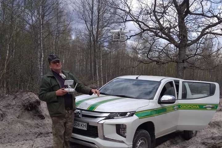 Спалену вогнем територію Чорнобильської зони контролюють за допомогою дронів (фото)