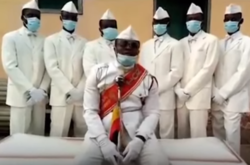 «Оставайтесь дома или приходите танцевать с нами»: популярные гробовщики записали обращение