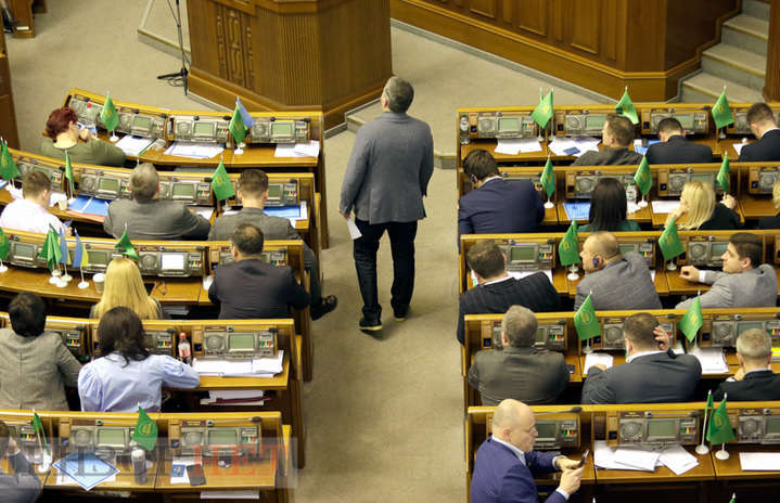 Депутати підтримали законопроєкт про страхові виплати медикам
