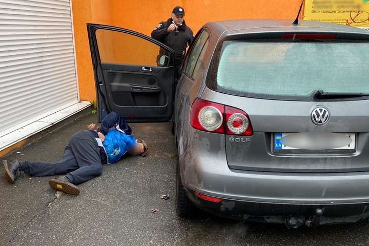 Під Києвом поліція затримала працівника СТО, який вирішив покататися на чужому авто