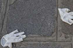 Екологи б’ють на сполох, тому що одноразові маски та рукавички шкодять навколишньому середовищу