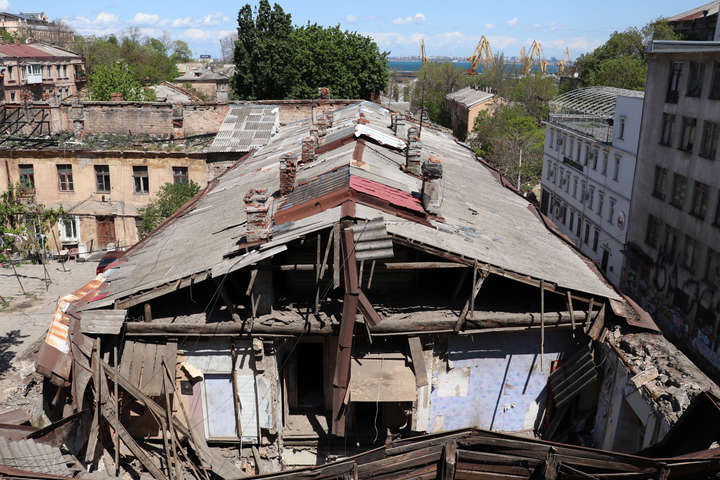 В Одессе обрушился дом (фото)