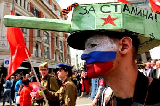 «Битва парадов» на постсоветском пространстве: выше, длиннее, громче