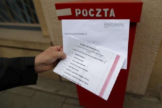 У Польщі дозволили голосувати на виборах президента поштою