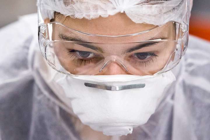 Лікар розповіла, як правильно носити маску, щоб захиститися від коронавірусу
