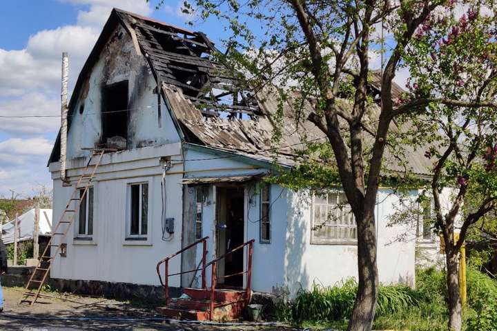 У Києві під час гасіння пожежі в житловому будинку виявили тіло людини