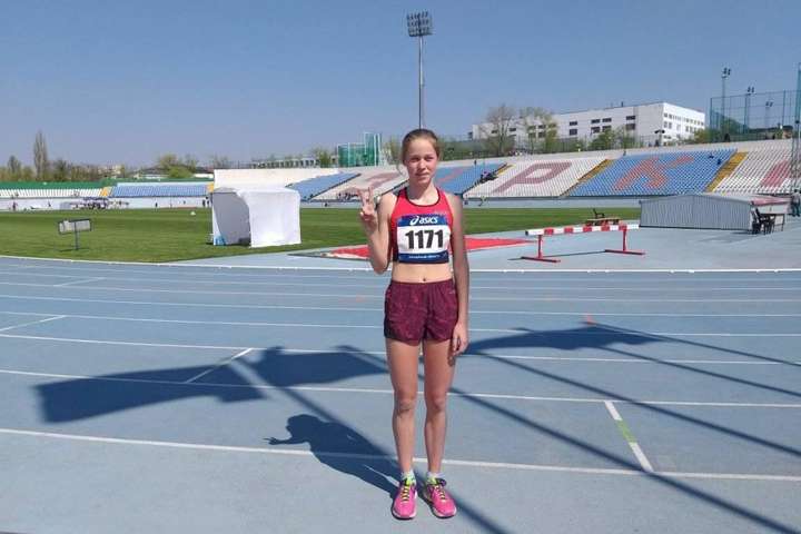 17-річна українська атлетка настрибала на скакалці 31 тисячу разів (відео)
