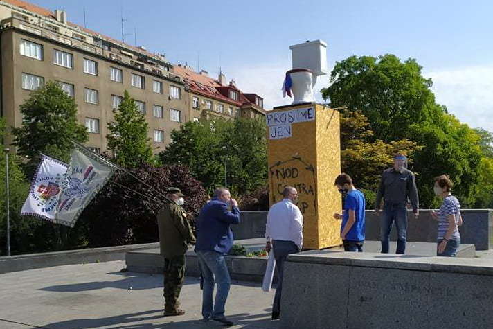 У Празі зганьбили постамент знесеного пам’ятника маршалу Конєву