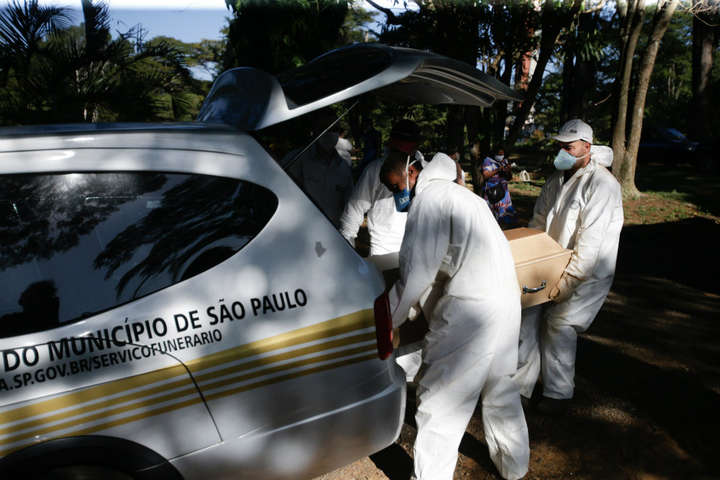 Бразилія оголосила триденний траур за жертвами коронавірусу