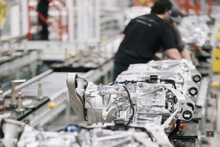 Tesla відновить роботу заводу в США всупереч забороні влади