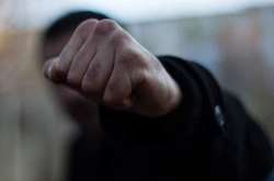  У водія розбита губа, а у автомобіля швидкої допомоги розбите бокове дзеркало 