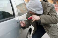 Поліцейські Харкова розшукують невідомого за крадіжку автомобіля