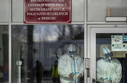 Від коронавірусу у Польщі померли вже 800 осіб