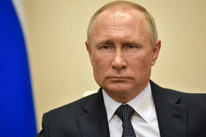 Попри ріст захворювання Путін скасував карантинні вихідні у Росії
