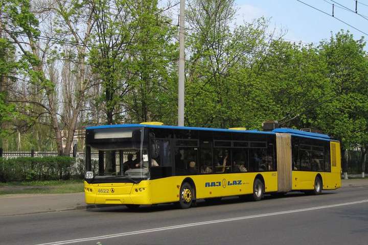 Від сьогодні у Києві послаблюється карантин: як курсуватиме транспорт (схеми)