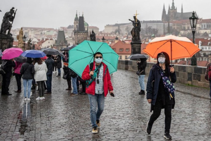 Чехія вирішила скасувати масковий режим