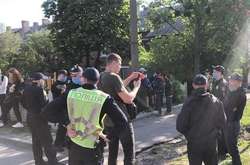 Наразі хлопці доставлені у відділок і будуть відповідати за злочинні дії