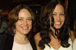 Анджелина Джоли впервые рассказала о том, как пережила смерть матери