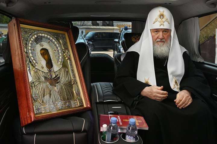 Поездки патриарха Кирилла с иконами не отогнали коронавирус от России